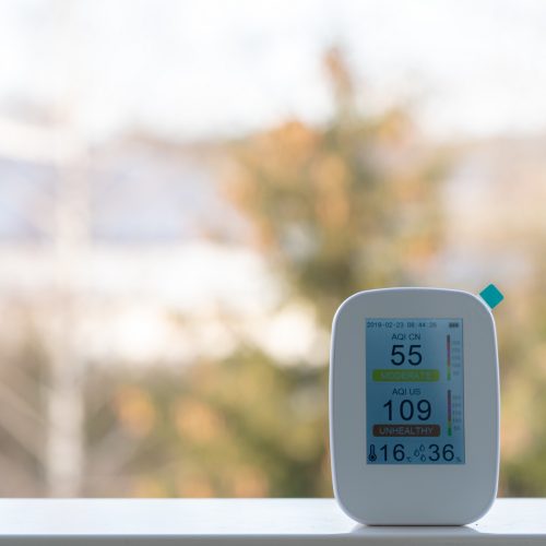 air quality monitor records poor air quality
